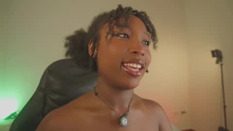 Snapshot of emmasanzoficial chatting on 02/01/26, 01:09 Sara online show from 02/01/26, 01:09