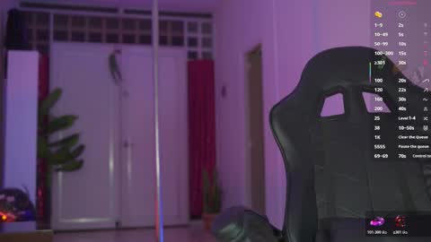 Snapshot of emmasanzoficial chatting on 02/25/26, 10:03 Sara online show from 02/25/26, 10:03