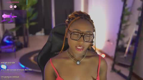 Snapshot of emmasanzoficial chatting on 03/05/26, 11:39 Sara online show from 03/05/26, 11:39