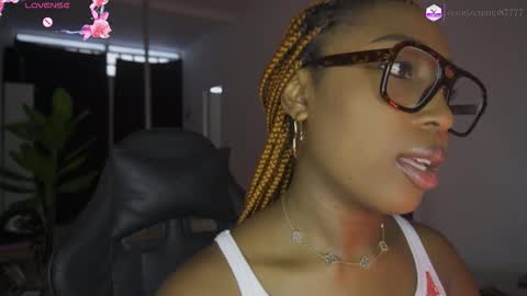 Snapshot of emmasanzoficial chatting on 03/10/26, 12:10 Sara online show from 03/10/26, 12:10