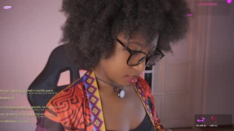 Snapshot of emmasanzoficial chatting on 03/31/26, 11:32 Sara online show from 03/31/26, 11:32