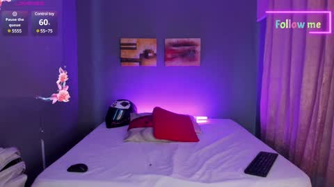 Snapshot of emmasmith06 chatting on 12/19/24, 05:29 Emma online show from 12/19/24, 05:29