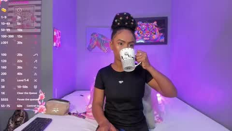 Snapshot of emmasmith06 chatting on 10/16/25, 05:14 Emma online show from 10/16/25, 05:14