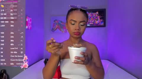 Snapshot of emmasmith06 chatting on 10/22/25, 05:24 Emma online show from 10/22/25, 05:24