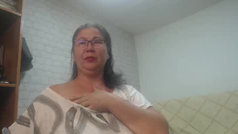 Snapshot of emmasquirt69 chatting on 10/20/25, 05:30 emmasquirt69 online show from 10/20/25, 05:30