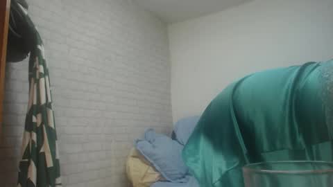 emmasquirt69 online show from 12/22/25, 10:23