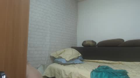 Snapshot of emmasquirt69 chatting on 04/28/26, 06:07 emmasquirt69 online show from 04/28/26, 06:07