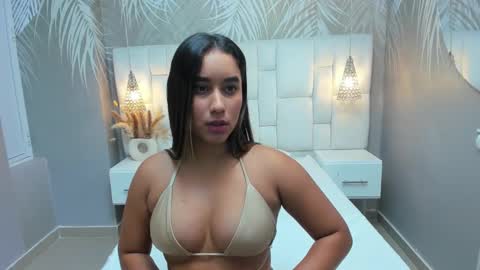 Snapshot of emmathompson__ chatting on 03/13/26, 01:23 emmathompson__ online show from 03/13/26, 01:23