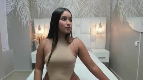 Snapshot of emmathompson__ chatting on 03/13/26, 11:44 emmathompson__ online show from 03/13/26, 11:44