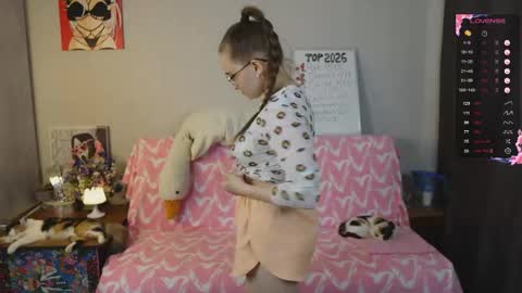 Mia online show from 05/19/26, 11:27