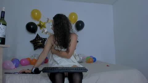 Emma Torres online show from 12/30/24, 10:23