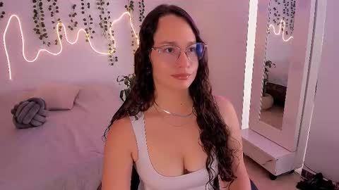 Emma Torres online show from 10/09/25, 02:15