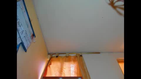 hi im emmalina welcome to your happy place online show from 09/21/25, 05:03