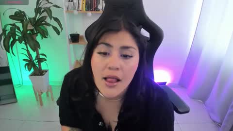 Snapshot of emmax_x chatting on 11/24/25, 05:23 EMMA online show from 11/24/25, 05:23