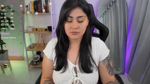 Snapshot of emmax_x chatting on 12/23/25, 05:16 EMMA online show from 12/23/25, 05:16