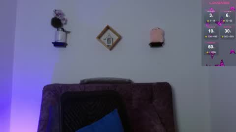 Snapshot of emmi_cam chatting on 02/05/26, 08:30 Emmi Cam online show from 02/05/26, 08:30