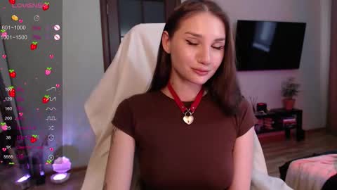 Snapshot of emmiclo chatting on 11/05/25, 09:09 Emily online show from 11/05/25, 09:09