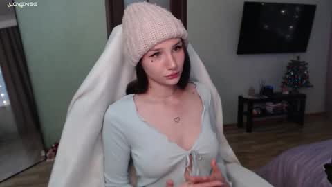 Snapshot of emmiclo chatting on 12/15/25, 06:39 Emily online show from 12/15/25, 06:39