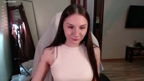 Snapshot of emmiclo chatting on 04/14/26, 07:53 Emily online show from 04/14/26, 07:53