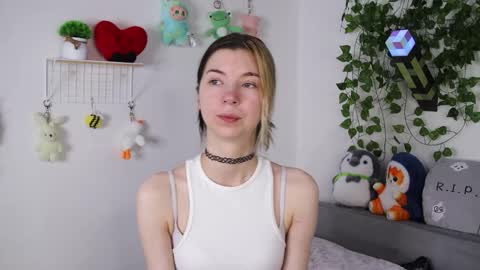 emmie_everly online show from 11/14/25, 12:04