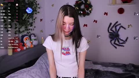 Snapshot of emmie_everly chatting on 01/11/26, 11:37 emmie_everly online show from 01/11/26, 11:37