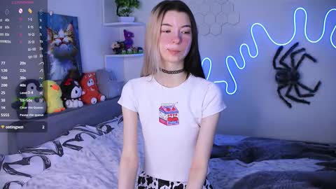 Snapshot of emmie_everly chatting on 02/08/26, 11:35 emmie_everly online show from 02/08/26, 11:35