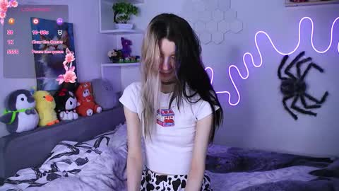 Snapshot of emmie_everly chatting on 02/11/26, 11:26 emmie_everly online show from 02/11/26, 11:26