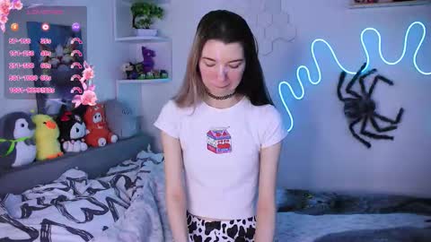 Snapshot of emmie_everly chatting on 02/15/26, 11:19 emmie_everly online show from 02/15/26, 11:19