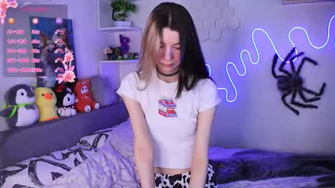 Snapshot of emmie_everly chatting on 02/16/26, 11:50 emmie_everly online show from 02/16/26, 11:50