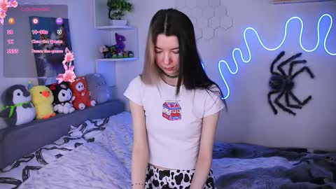 Snapshot of emmie_everly chatting on 02/27/26, 10:59 emmie_everly online show from 02/27/26, 10:59