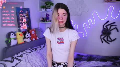 Snapshot of emmie_everly chatting on 03/03/26, 11:38 emmie_everly online show from 03/03/26, 11:38