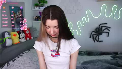 Snapshot of emmie_everly chatting on 03/20/26, 11:48 emmie_everly online show from 03/20/26, 11:48