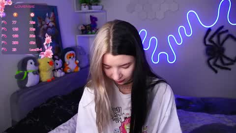 Snapshot of emmie_everly chatting on 04/10/26, 08:57 emmie_everly online show from 04/10/26, 08:57