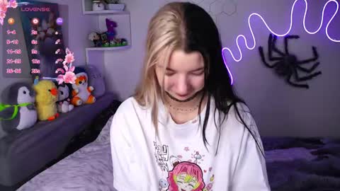 Snapshot of emmie_everly chatting on 04/12/26, 07:19 emmie_everly online show from 04/12/26, 07:19