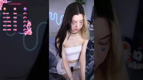 Snapshot of emmie_everly chatting on 07/27/26, 01:18 emmie_everly online show from 07/27/26, 01:18