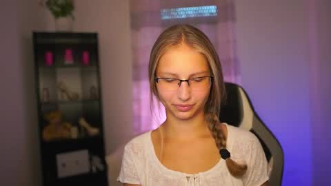 Snapshot of emmie_murray chatting on 09/28/25, 12:54 Emmie online show from 09/28/25, 12:54