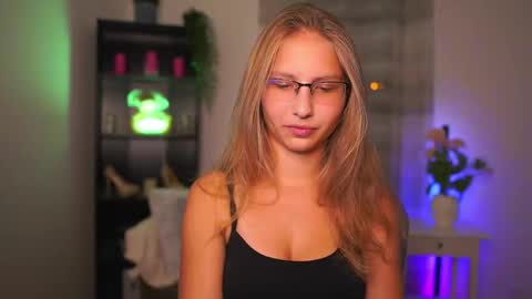 Snapshot of emmie_murray chatting on 10/03/25, 06:27 Emmie online show from 10/03/25, 06:27