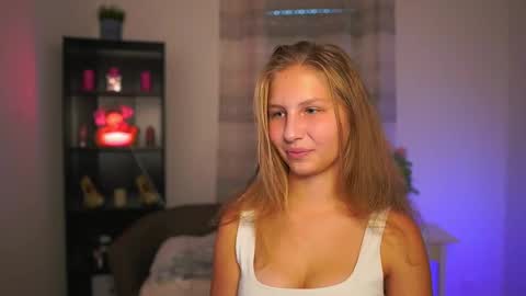 Snapshot of emmie_murray chatting on 10/31/25, 02:07 Emmie online show from 10/31/25, 02:07