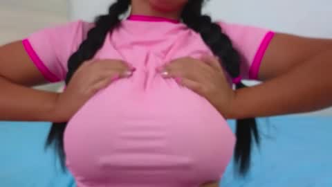 Snapshot of emmily2001 chatting on 11/27/25, 06:26 Emmily online show from 11/27/25, 06:26