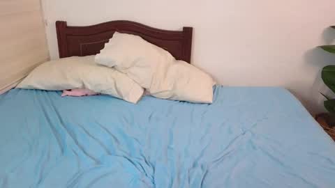 Snapshot of emmily2001 chatting on 11/29/25, 07:44 Emmily online show from 11/29/25, 07:44