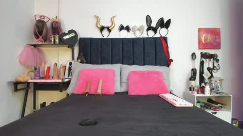 Snapshot of emmily_giraldo chatting on 04/23/26, 12:51 online show from 04/23/26, 12:51
