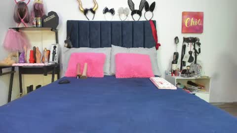 Snapshot of emmily_giraldo chatting on 06/26/26, 12:42 online show from 06/26/26, 12:42