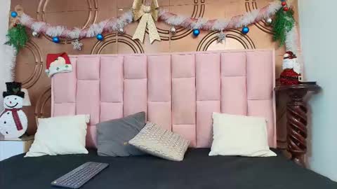 Emmily keller online show from 12/05/25, 01:31