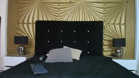 Snapshot of emmily_keller chatting on 03/28/26, 01:33 Emmily keller online show from 03/28/26, 01:33