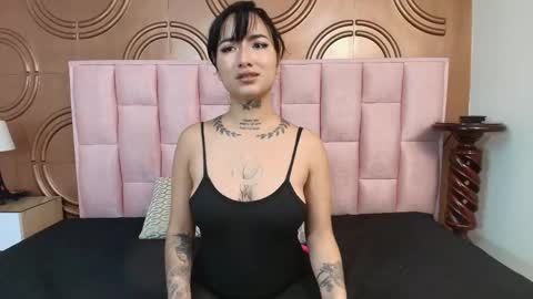 Snapshot of emmily_keller chatting on 04/16/26, 01:12 Emmily keller online show from 04/16/26, 01:12