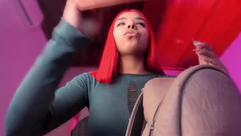 Snapshot of emmily_savage chatting on 12/22/25, 12:02 online show from 12/22/25, 12:02