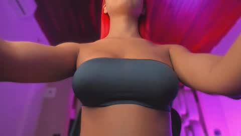 Snapshot of emmily_savage chatting on 01/17/26, 11:48 online show from 01/17/26, 11:48