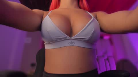 Snapshot of emmily_savage chatting on 02/09/26, 11:47 online show from 02/09/26, 11:47