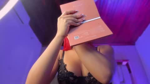 Snapshot of emmily_savage chatting on 03/11/26, 11:49 online show from 03/11/26, 11:49