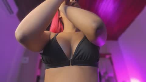 Snapshot of emmily_savage chatting on 03/17/26, 11:46 online show from 03/17/26, 11:46